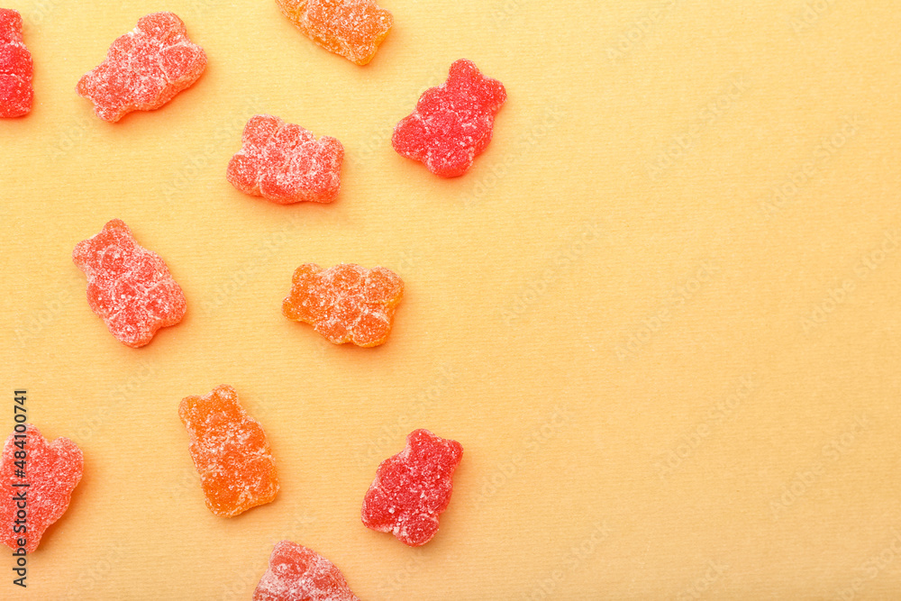 Obraz premium Different tasty jelly bears on color background