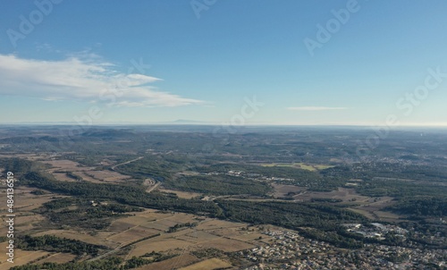 survol de l'arrière pays de Montpellier en Occitanie dans le sud de la France et les sources du Lez photo