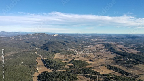survol de l'arrière pays de Montpellier en Occitanie dans le sud de la France et les sources du Lez photo