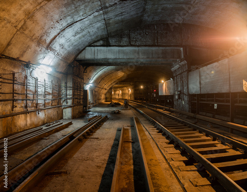 Fototapeta Naklejka Na Ścianę i Meble -  subway, tunnel, rails