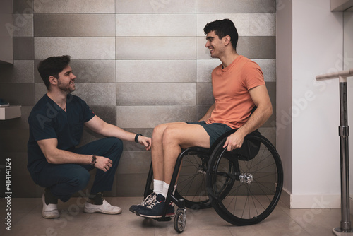 Quadro su tela a young man in a wheelchair visits an orthopedist for rehabilitation