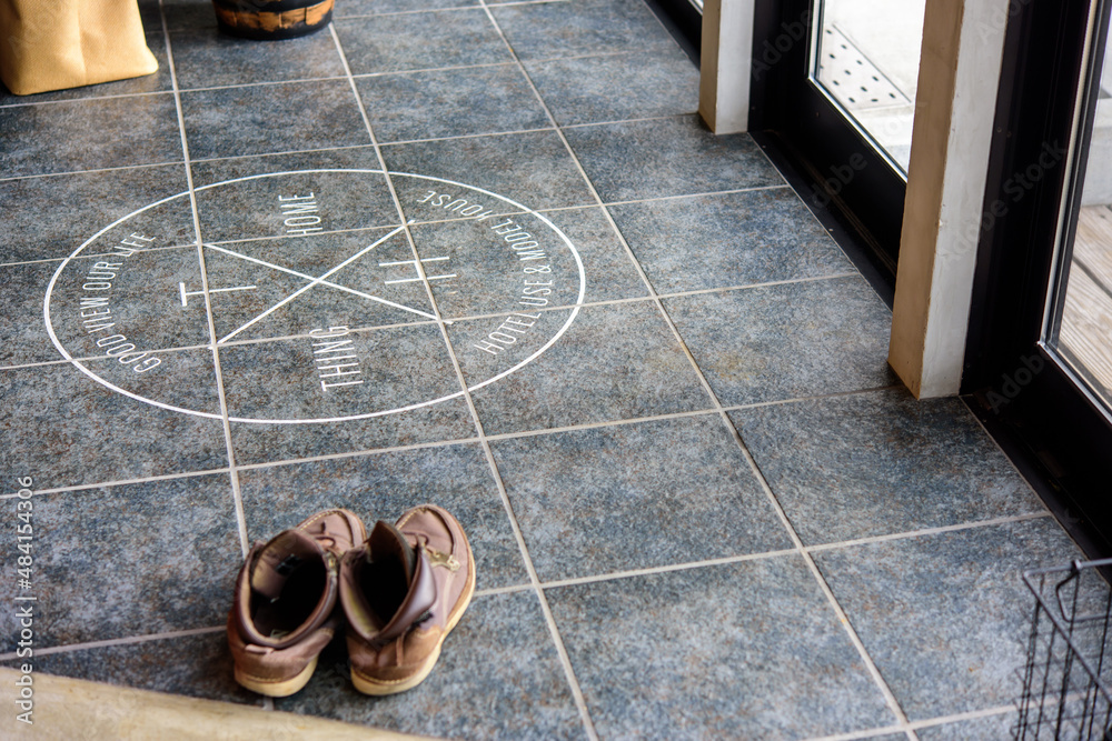 おしゃれな玄関の土間 タイル張り Stock 写真 Adobe Stock