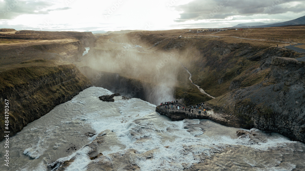 Ogromny Wodospad na Islandii - obrazy, fototapety, plakaty 