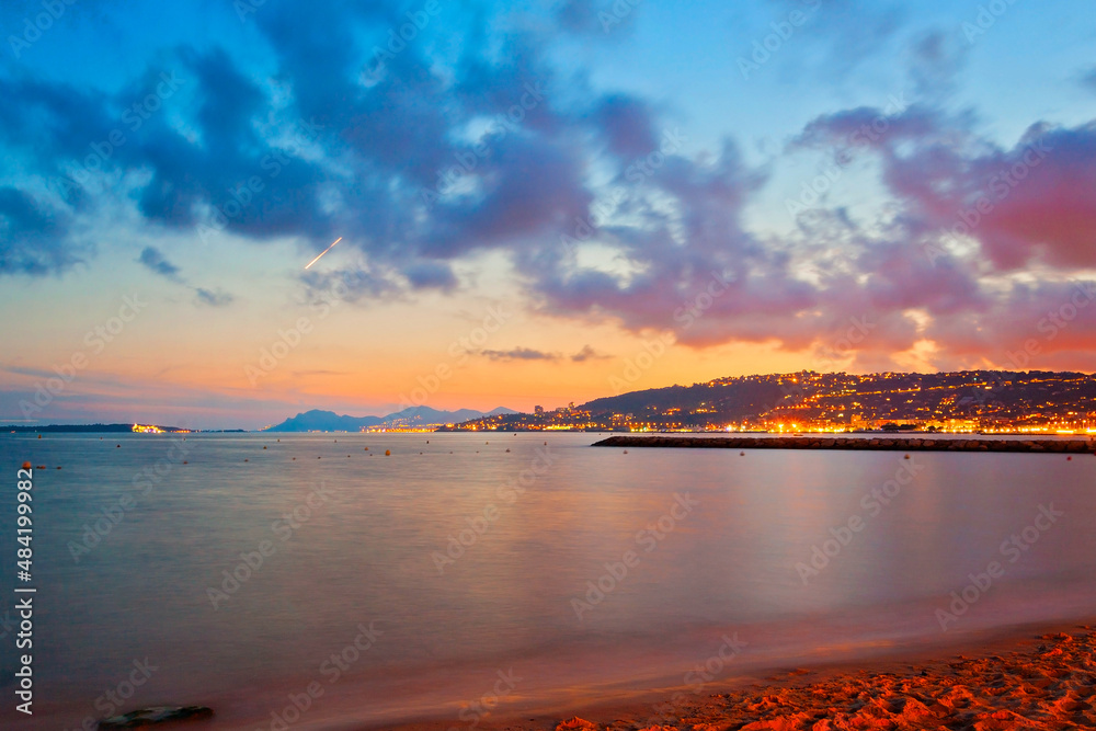 Strand in Cannes am Abend, Cote d' Azur, Frankreich
