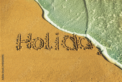 Das Wort holiday in den Sand geschrieben