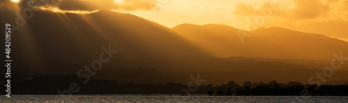 Coucher de soleil sur Basse-Terre en Guadeloupe