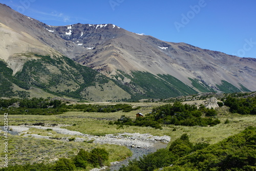 Camino entre las montañas, Perito Moreno