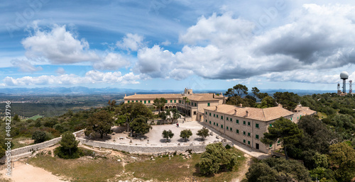 Konstfotografi Aerial view, Monastery of Santuari de Nostra Senyora de Cura on Puig de Randa mo