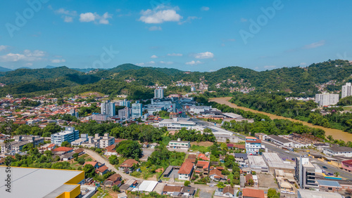 Vista aérea panoramica de Blumenau em Santa Catarina © William