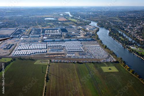 Tableau sur toile vue aérienne de l'usine Renault à Flins dans les Yvelines en France