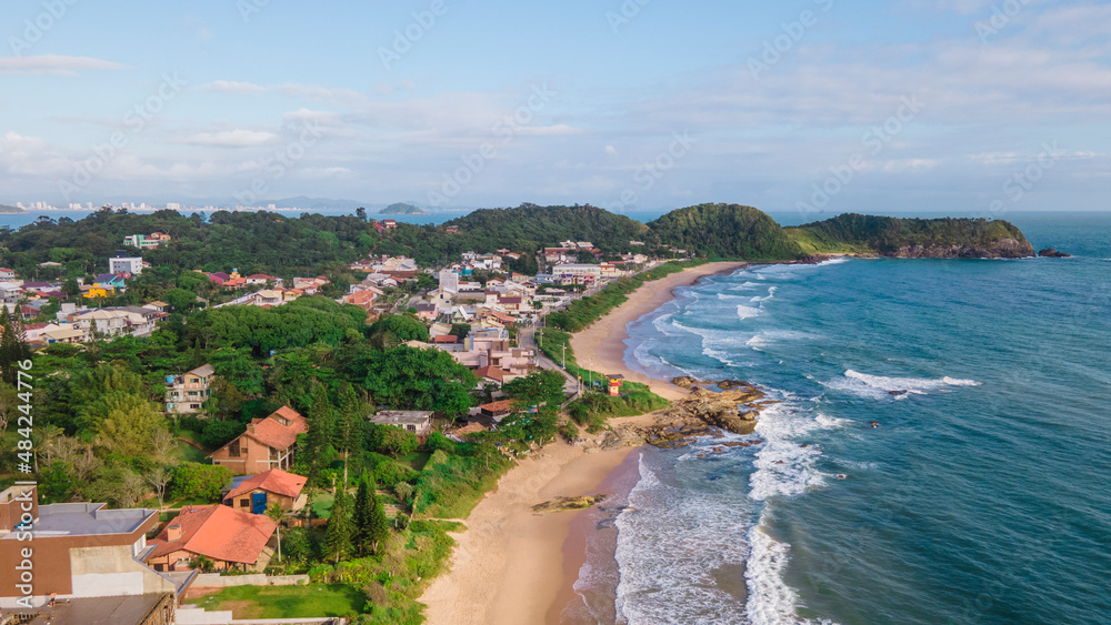 Vista aérea panoramica da Praia Grande em Penha em Santa Catarina