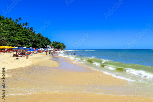 turistas na praia de Arraial d'Ajuda Bahia Brasil