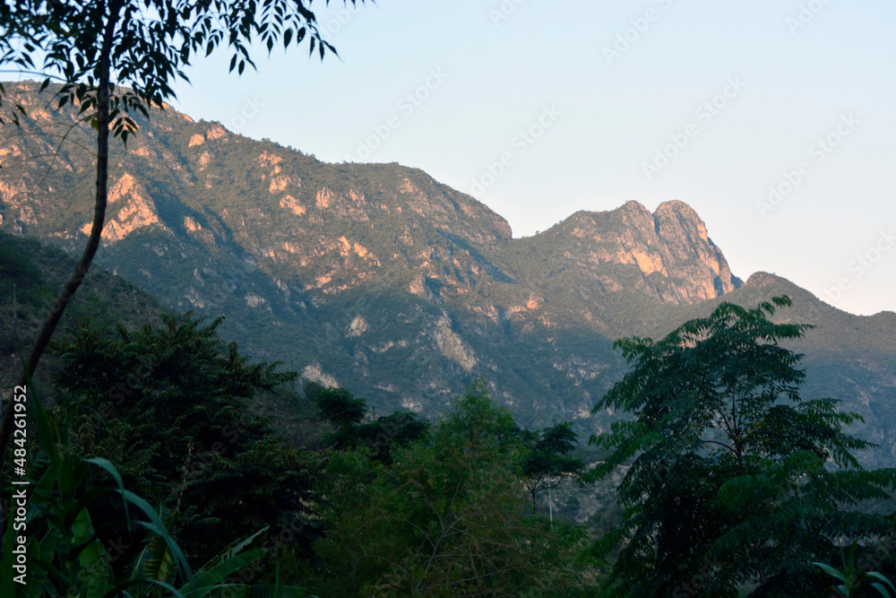 Obraz premium sunset in the mountains