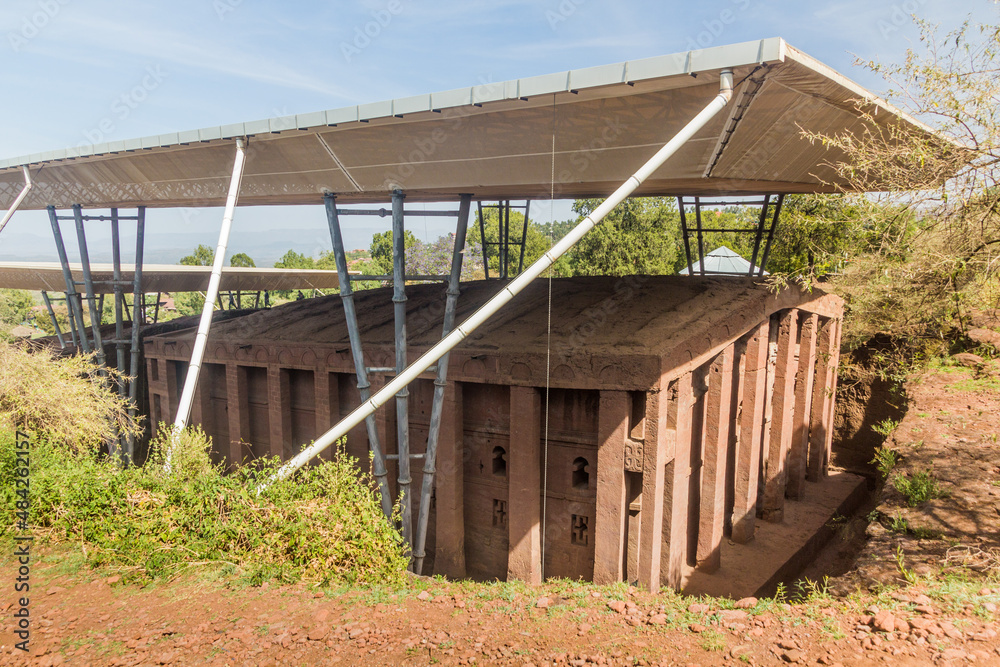 Obraz premium Bet Medhane Alem, rock-cut church in Lalibela, Ethiopia