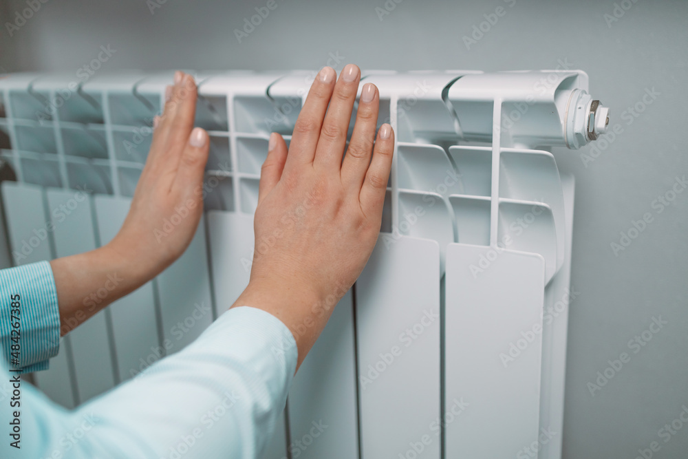Obraz premium Cropped photo of woman hands measure battery temperature at home during winter season