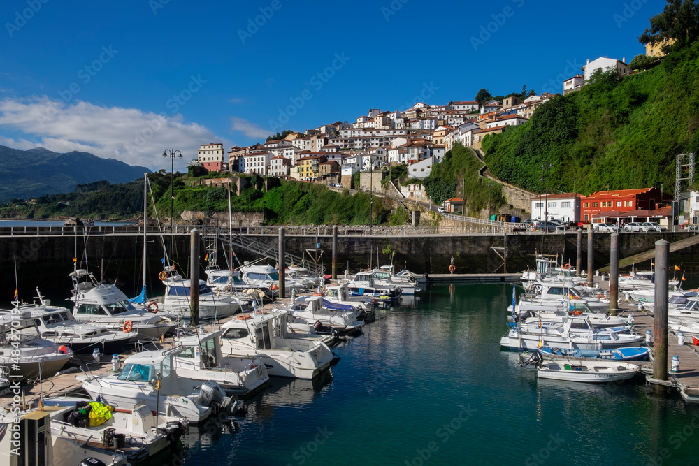 Luarca, pueblo de Asturias con su puerto