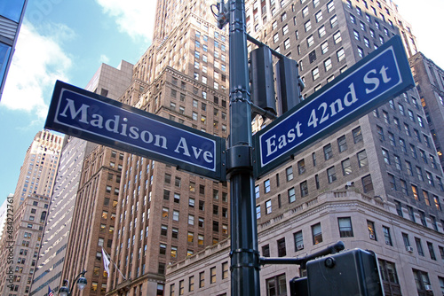 Fototapeta Blue East 42nd Street and Madison Avenue historic sign in midtown Manhattan