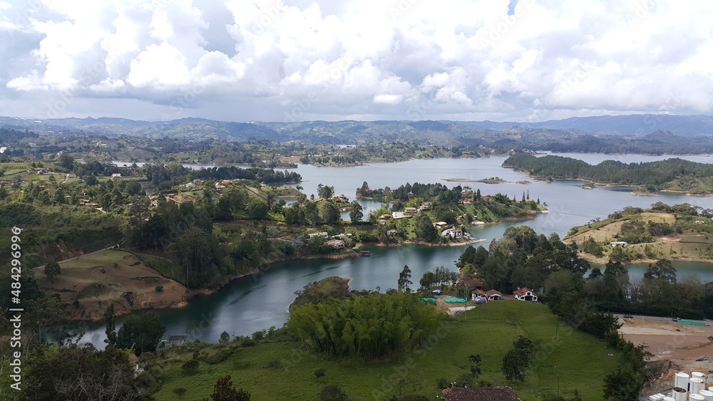 EMBALSE PEÑOL - GUATAPE - ANTIOQUIA EMBALSE PEÑOL - GUATAPE - ANTIOQUIA