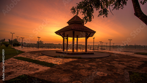 The background of the sea by the evening sea, with natural beauty (sea water, rocks, sky) and fishermen are fishing by the river bank, is a pleasure during travel.