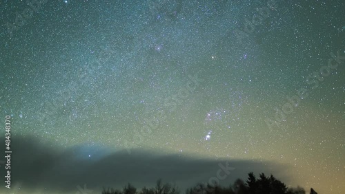 Orion constellation timelapse with airglow photo