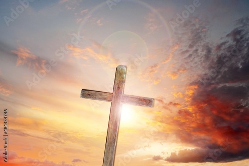 Obraz na płótnie The cross of God in the rays of the sun. Fundamentals of religions w salonie
