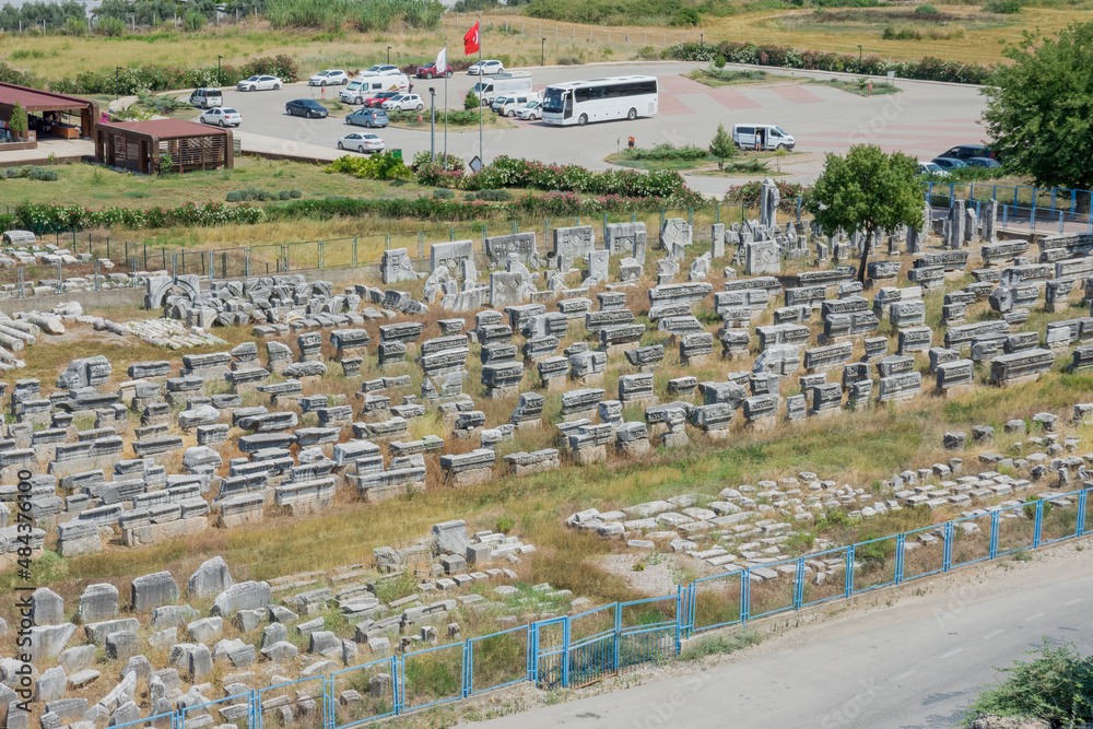 Remains excavated in the ancient city of Perge in the Aksu district of Antalya. One of the Pamphylian cities and was believed to have been built in the 12th to 13th centuries BC.