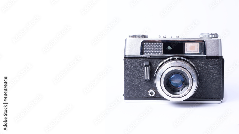 vintage camera. Fotoapparat auf Weiß. Fotokamera. Analoger Foto. F