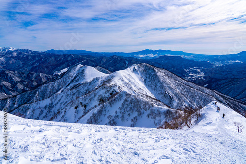 谷川岳の山頂からの眺望 厳冬期の稜線