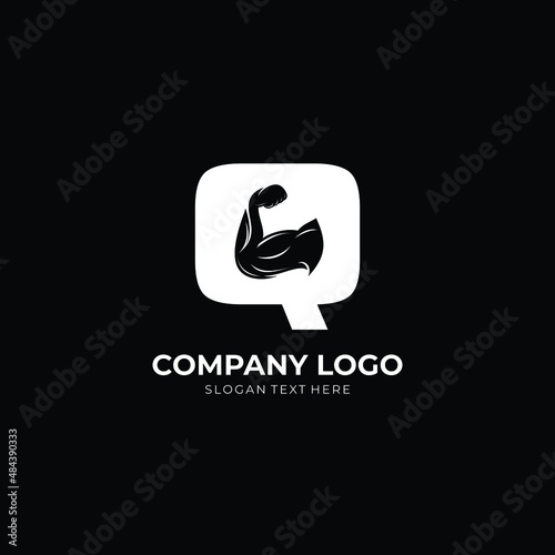 Letter Q Logo With barbell bicep. Fitness Gym logo. Love fitness logo template. fitness vector logo design for gym and fitness