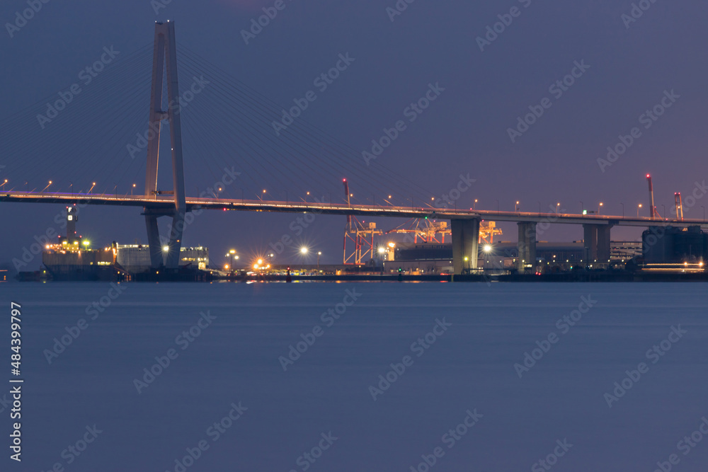 名古屋港から見た名港トリトンの夜景