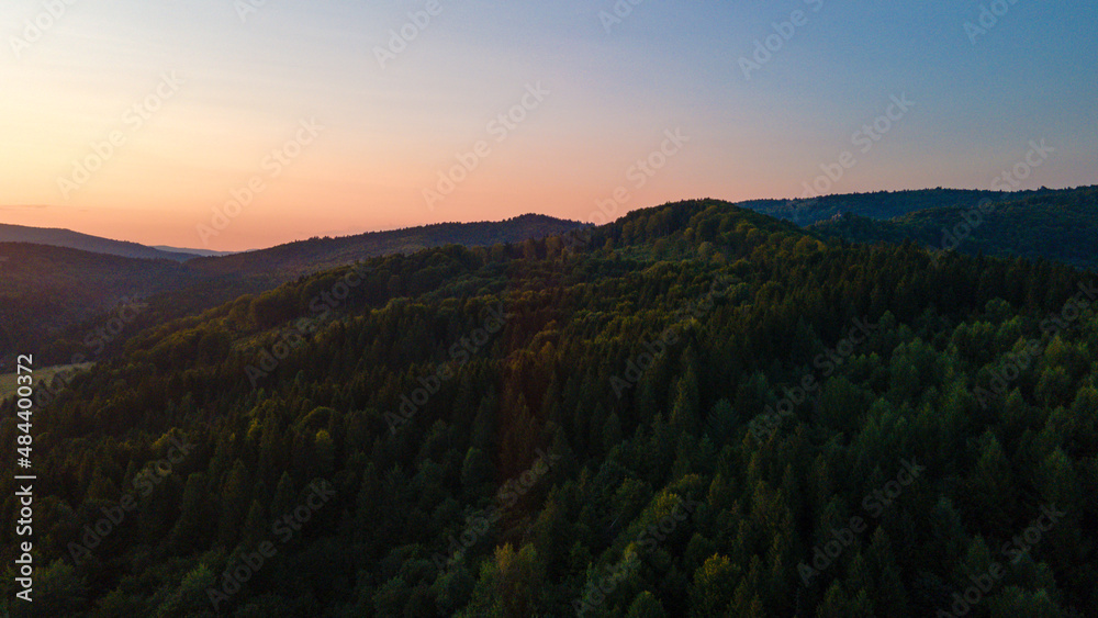 Naklejka premium Mountains forest at sunset top view