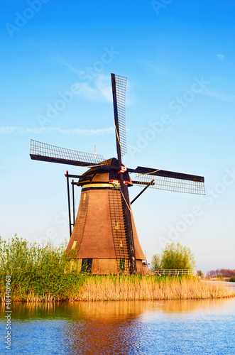 Obraz na płótnie The charming landscape with windmills in Kinderdijk, Netherlands, Europe against a background of cloudy sky reflection in the water. w salonie