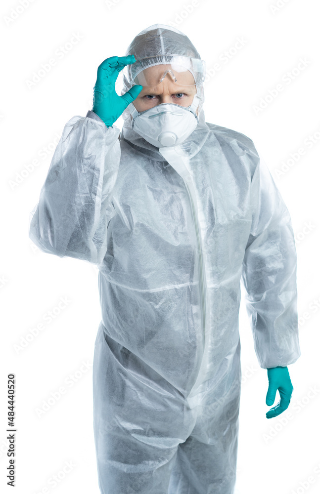 The man in protective uniform raised his glasses. the specialist carefully peers. the doctor noticed a patient with a coronovirus or a threat of an epidemic, danger, violation of the regime. isolated The man in protective uniform raised his glasses. the specialist carefully peers. the doctor noticed a patient with a coronovirus or a threat of an epidemic, danger, violation of the regime. isolated