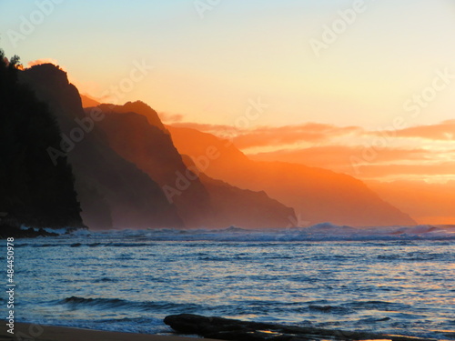 hiking beautiful beaches in hawaii