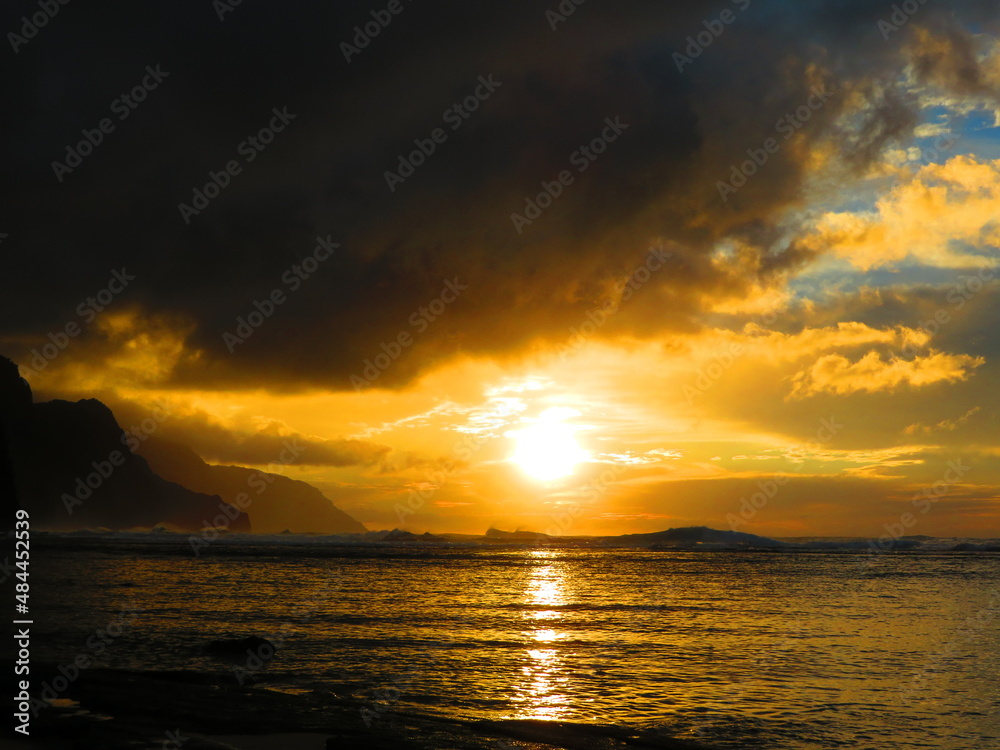 Fototapeta premium hiking beautiful beaches in hawaii