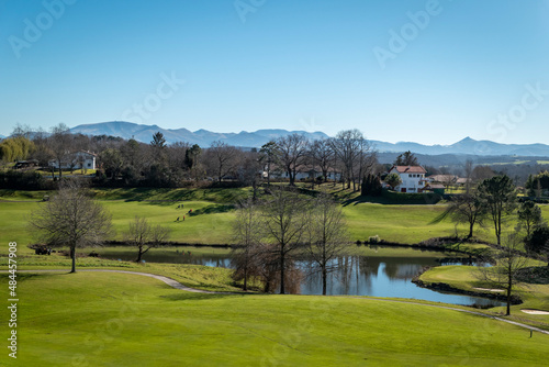 Campo de golfe em Arcangues com lago ao fundo no País Basco francês photo