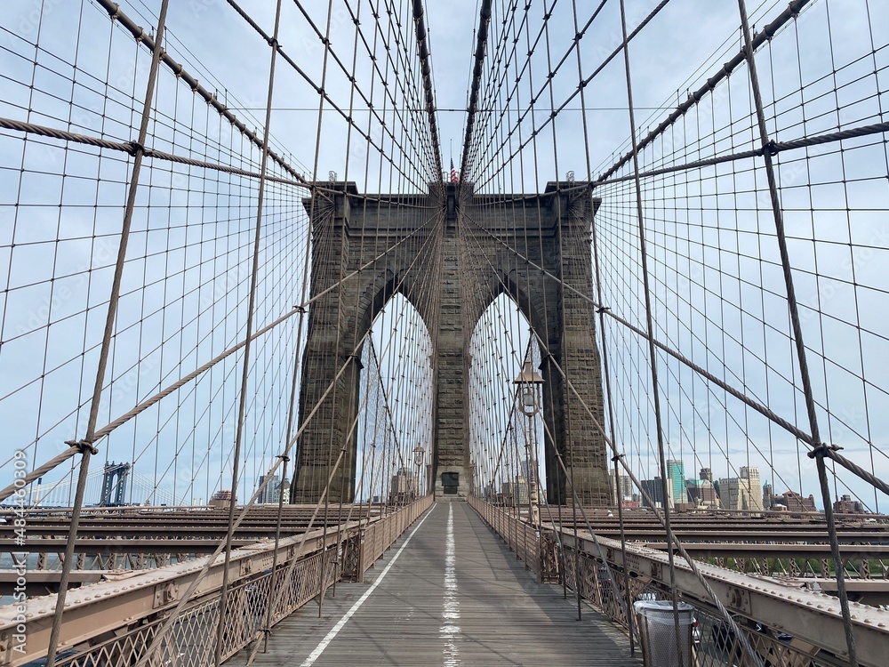 Fototapeta premium empty Brooklyn bridge