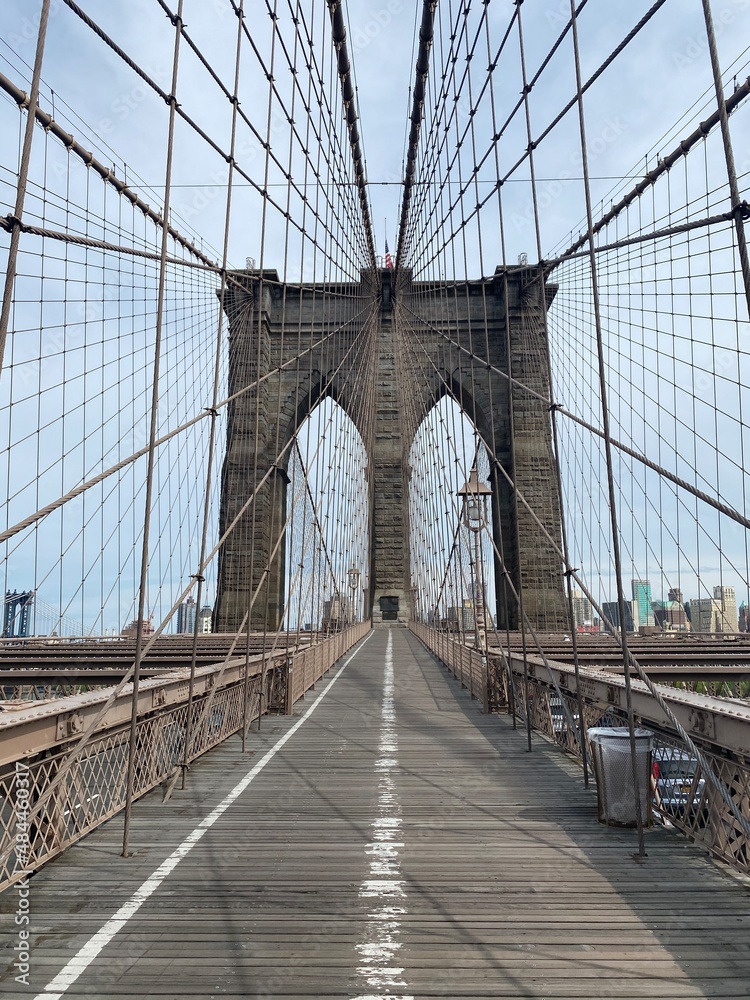 Fototapeta premium empty Brooklyn bridge