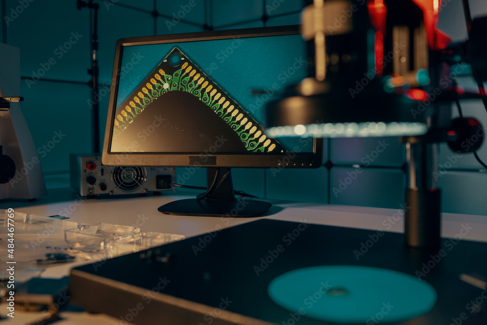 Obraz premium microelectronic laboratory quality control with a microscope