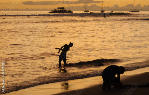 kids playing on the beach, the west coast, Maui, Hawai 2022, january.  photo