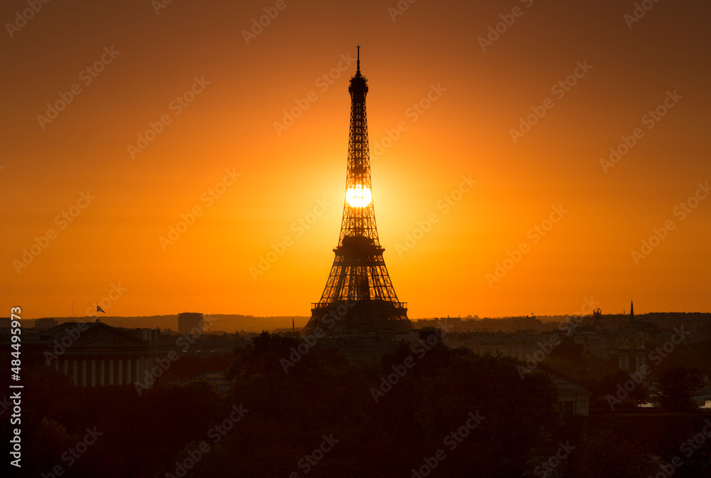 Naklejka premium Eiffel Tower Sunset