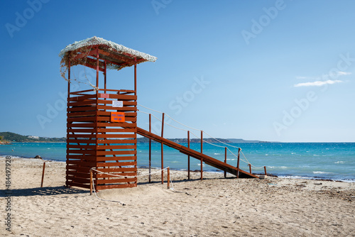 Budka ratownika na plaży w Atenach