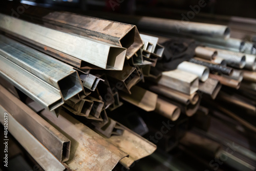 Workshop with metal beams components of industrial manufacture