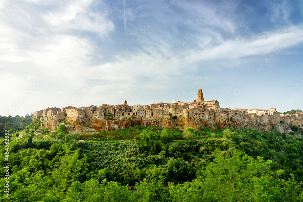 Pitigliano town, located atop a volcanic tufa ridge, known as the little Jerusalem, surrounded by lush valleys carved by the Lente and Meleta rivers.