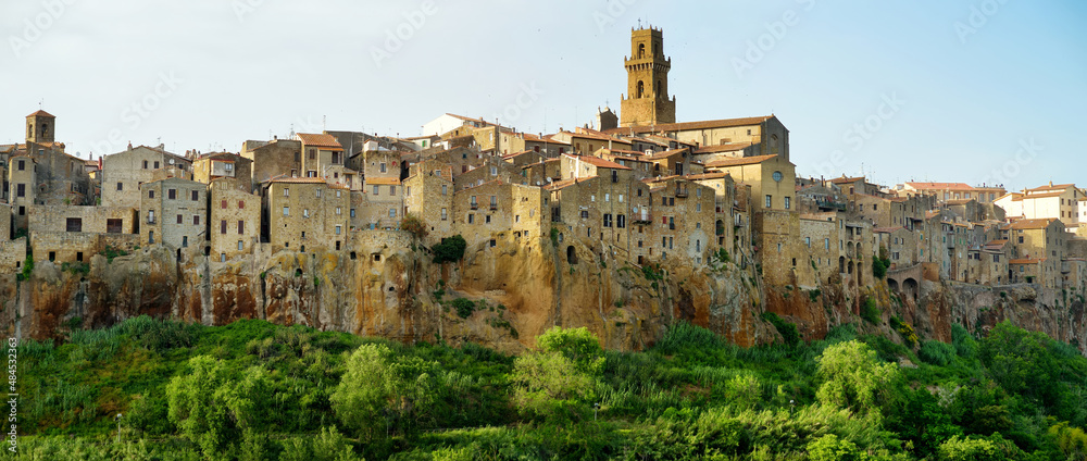 Pitigliano town, located atop a volcanic tufa ridge, known as the little Jerusalem, surrounded by lush valleys carved by the Lente and Meleta rivers.