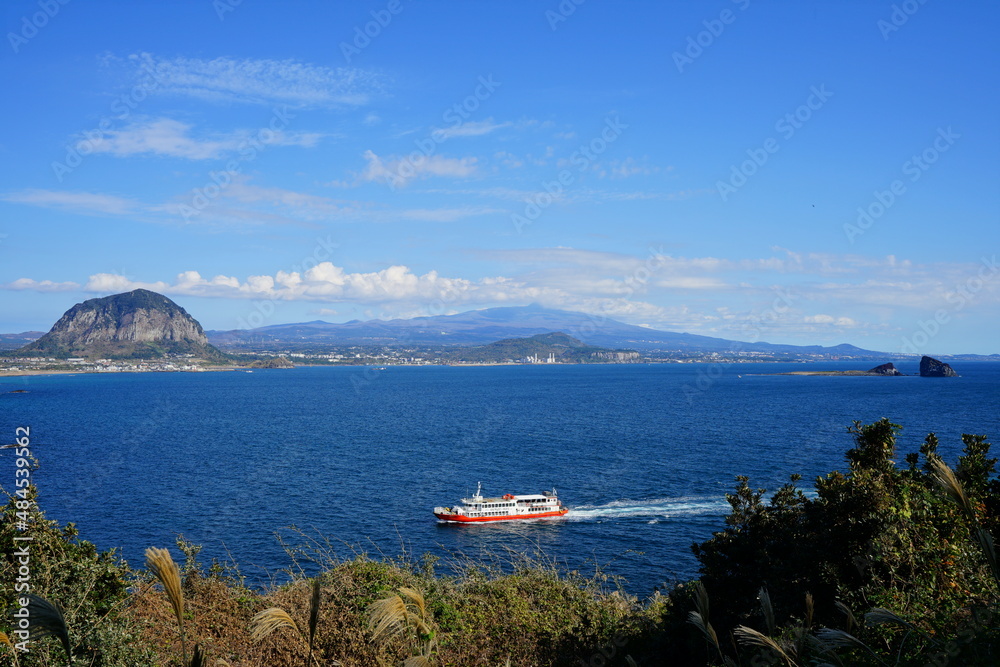 Obraz premium fine view from seaside cliff