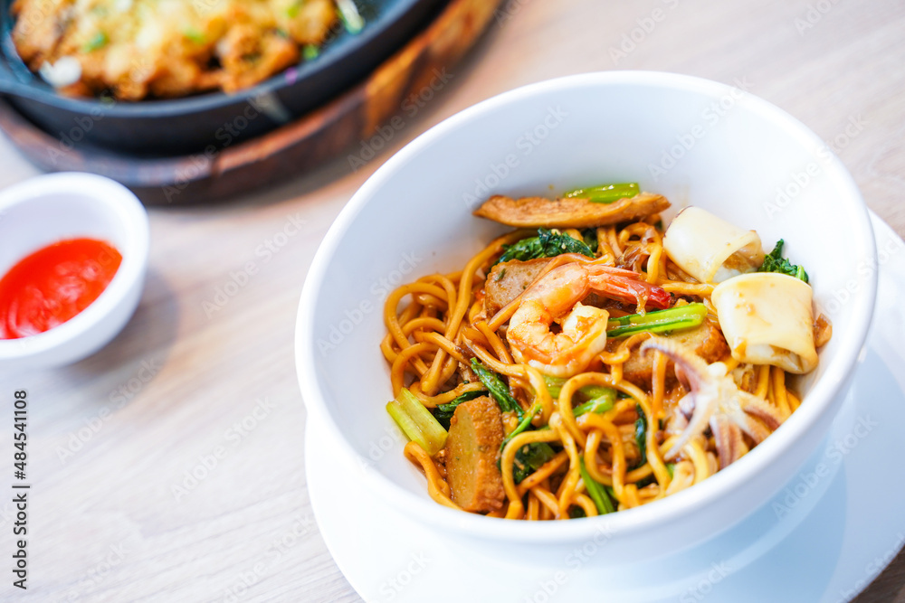 Hokkien noodle with meat and egg