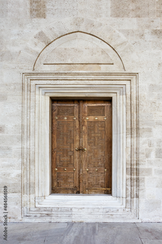 Obraz premium Old brown wooden entrance door of house in Turkey Istanbul