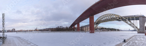Canvas Print Panorama view of two train bridges, old and new, a train passing between the dis