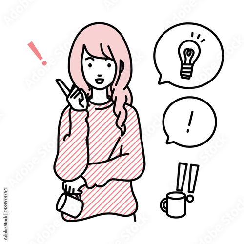 立って素晴らしいアイデアをひらめいたリモートワークの女性 フキダシに電球と感嘆符のセット